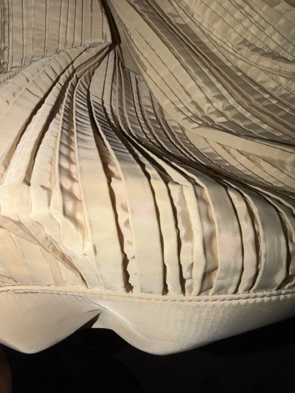 NA-KD Cream Pleated Shoulder Bag - Picture 2 of 2